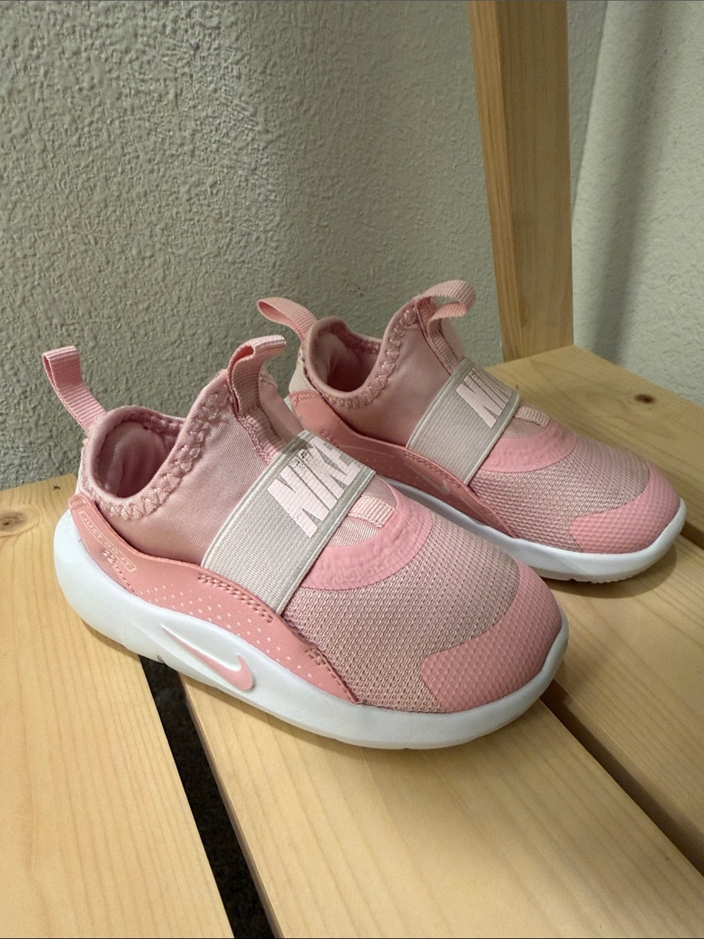 Nike Flex Runner 4 - 7C toddler pink running shoes